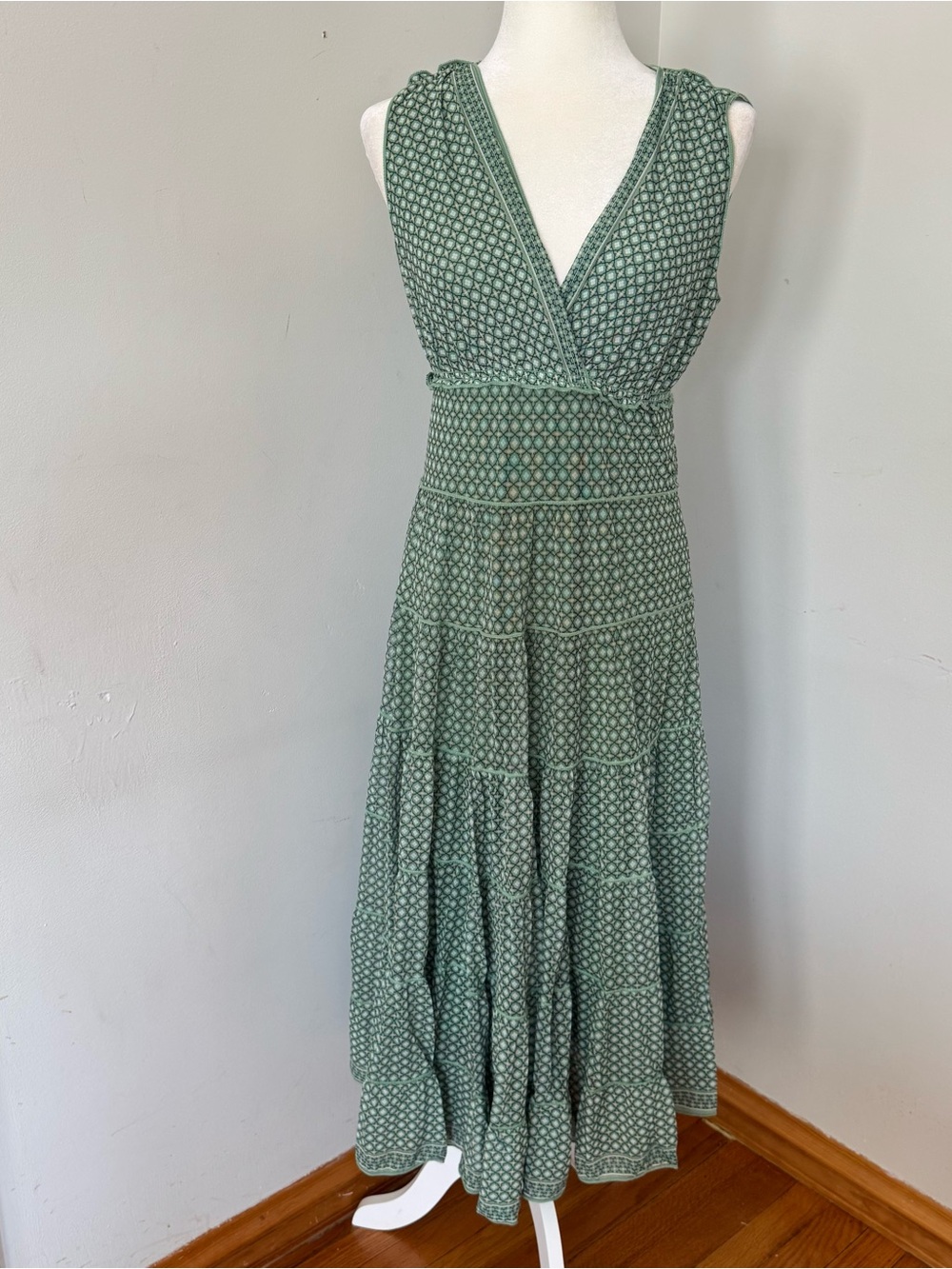 Max Studio NWT Green Sleeveless V-Neck Dress Size Medium
